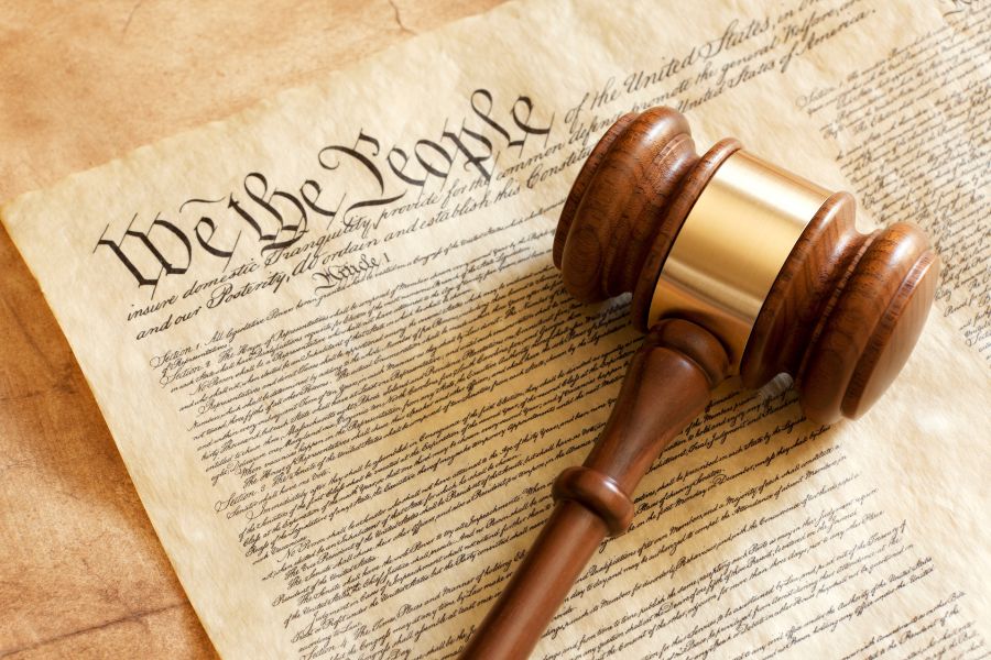 Batalla Legal por la Ciudadanía por Nacimiento: Jueces Bloquean Decreto de Trump